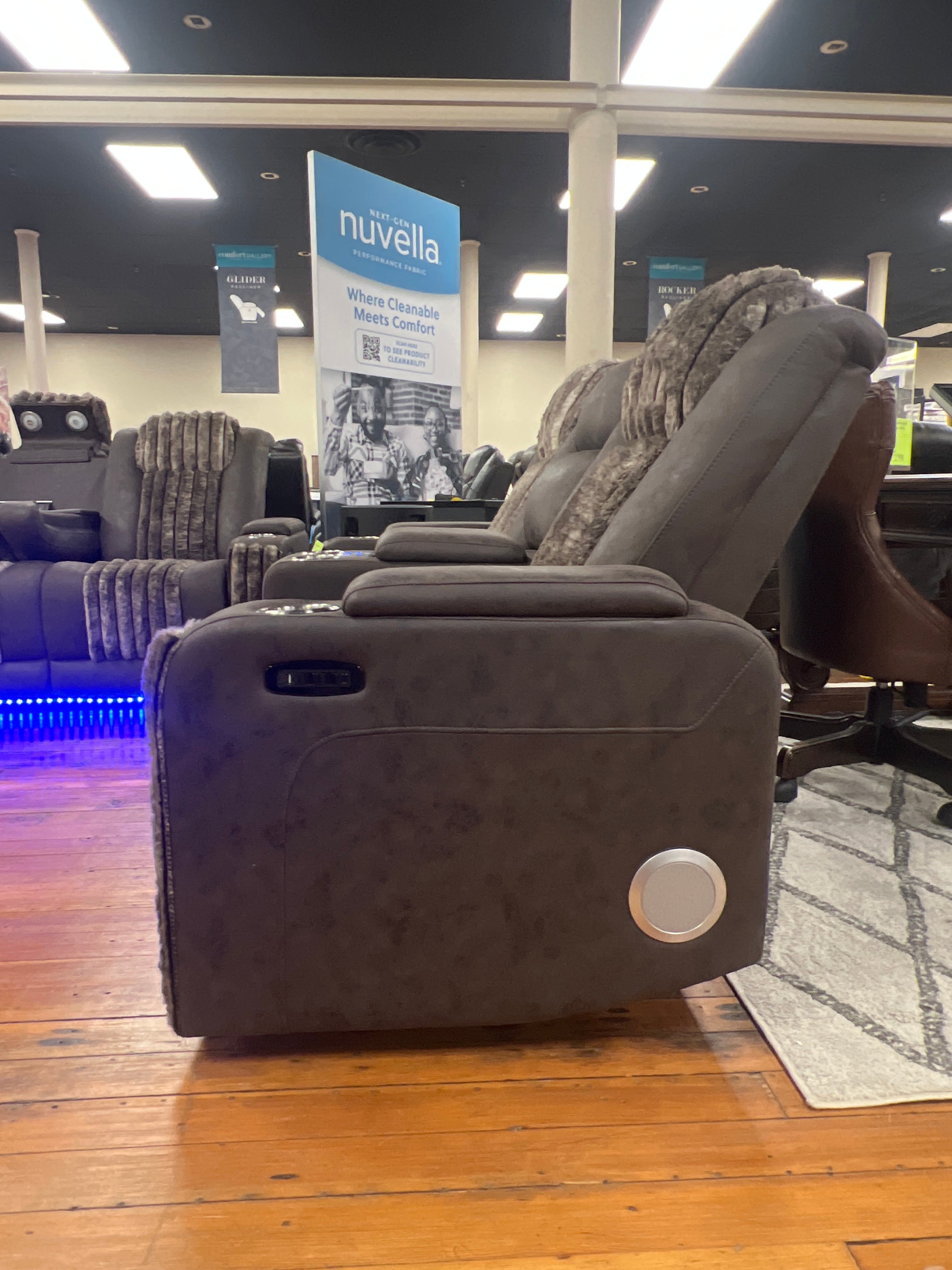 U8000 Brown Loveseat W/Speaker System