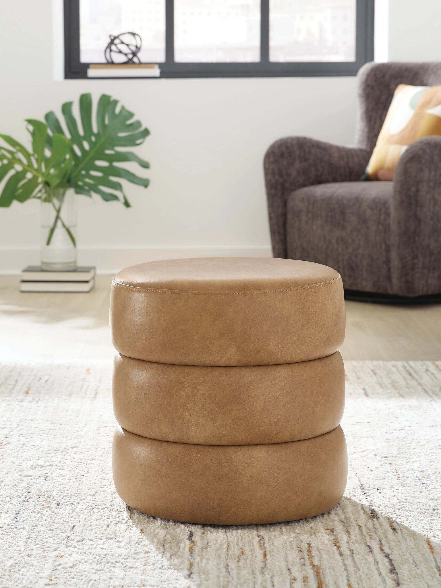 Ummi Swivel Accent Ottoman