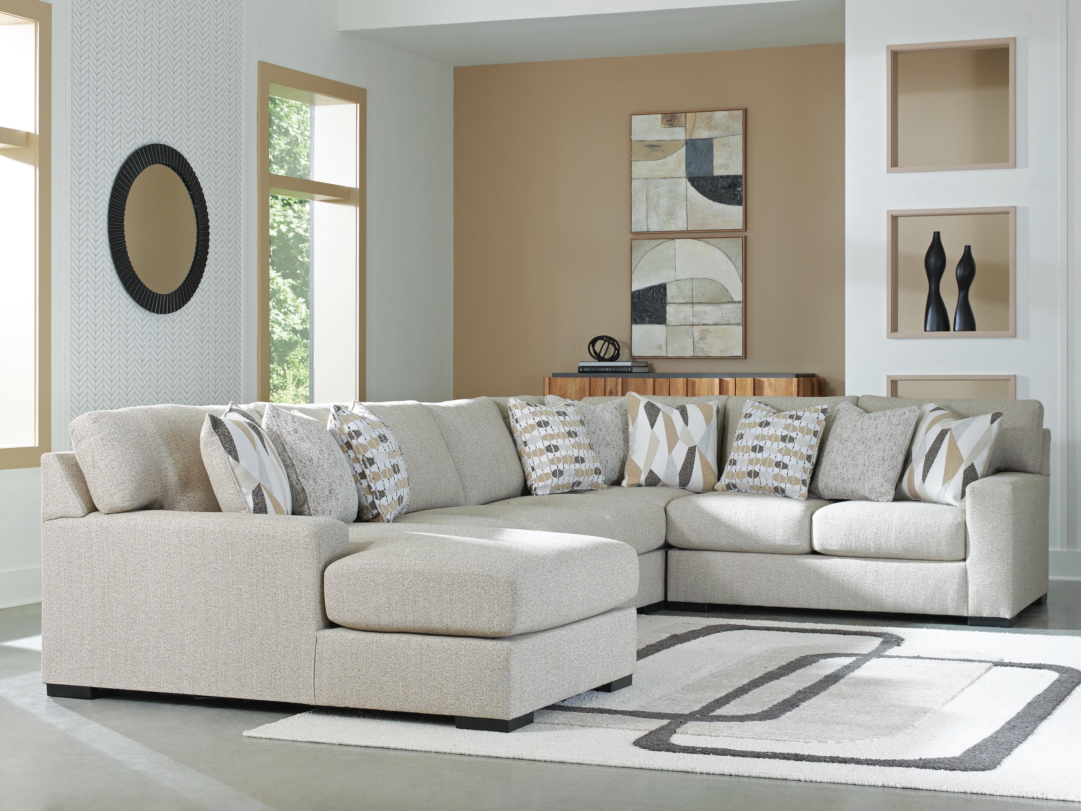 Laurelgrove Sectional with Chaise