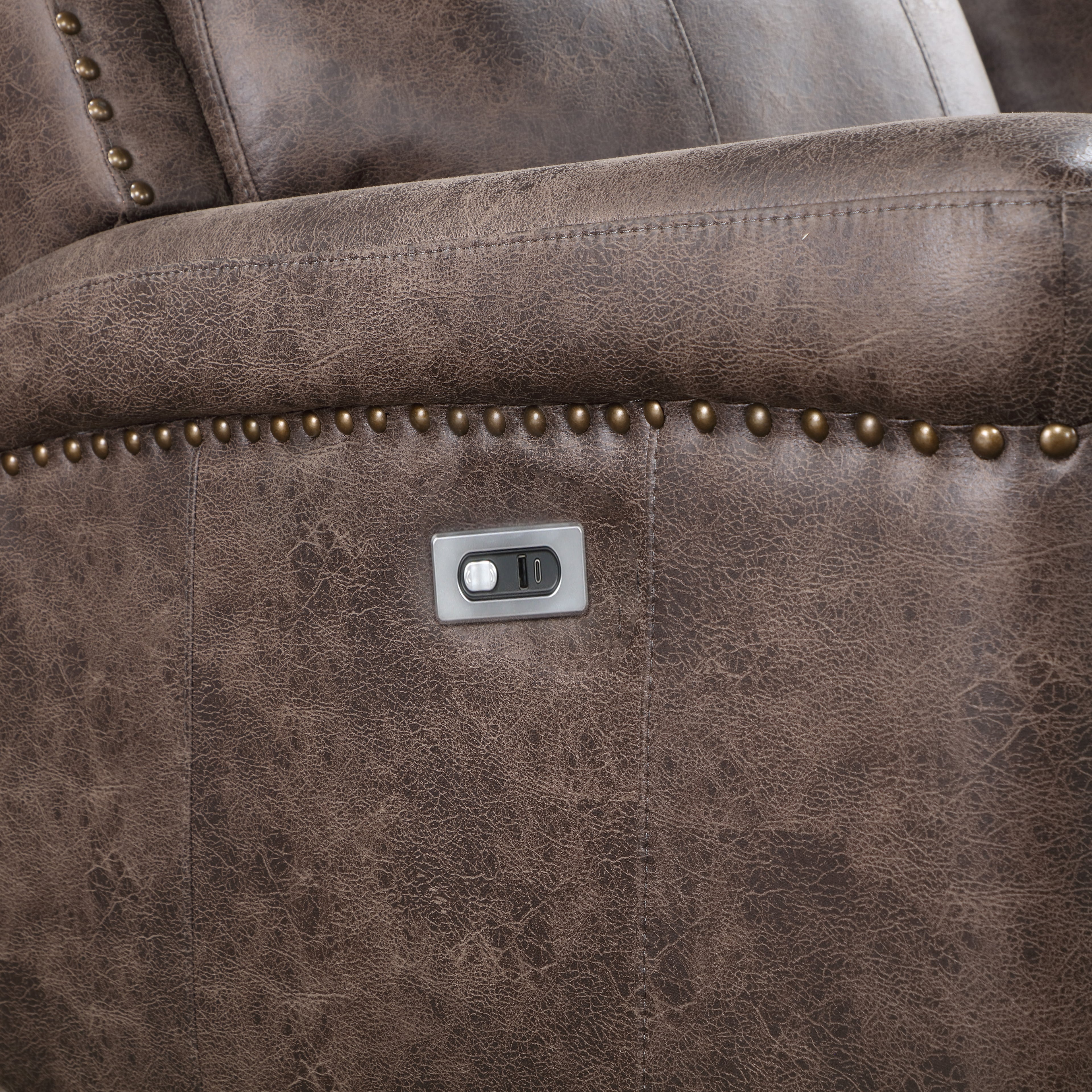 Quade Console Loveseat W/ Pwr Fr-Mocha