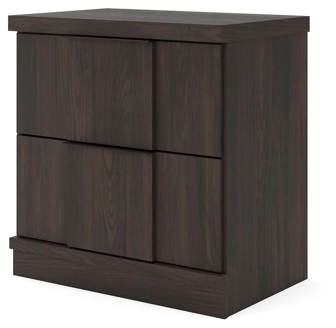 Shaehartin Nightstand