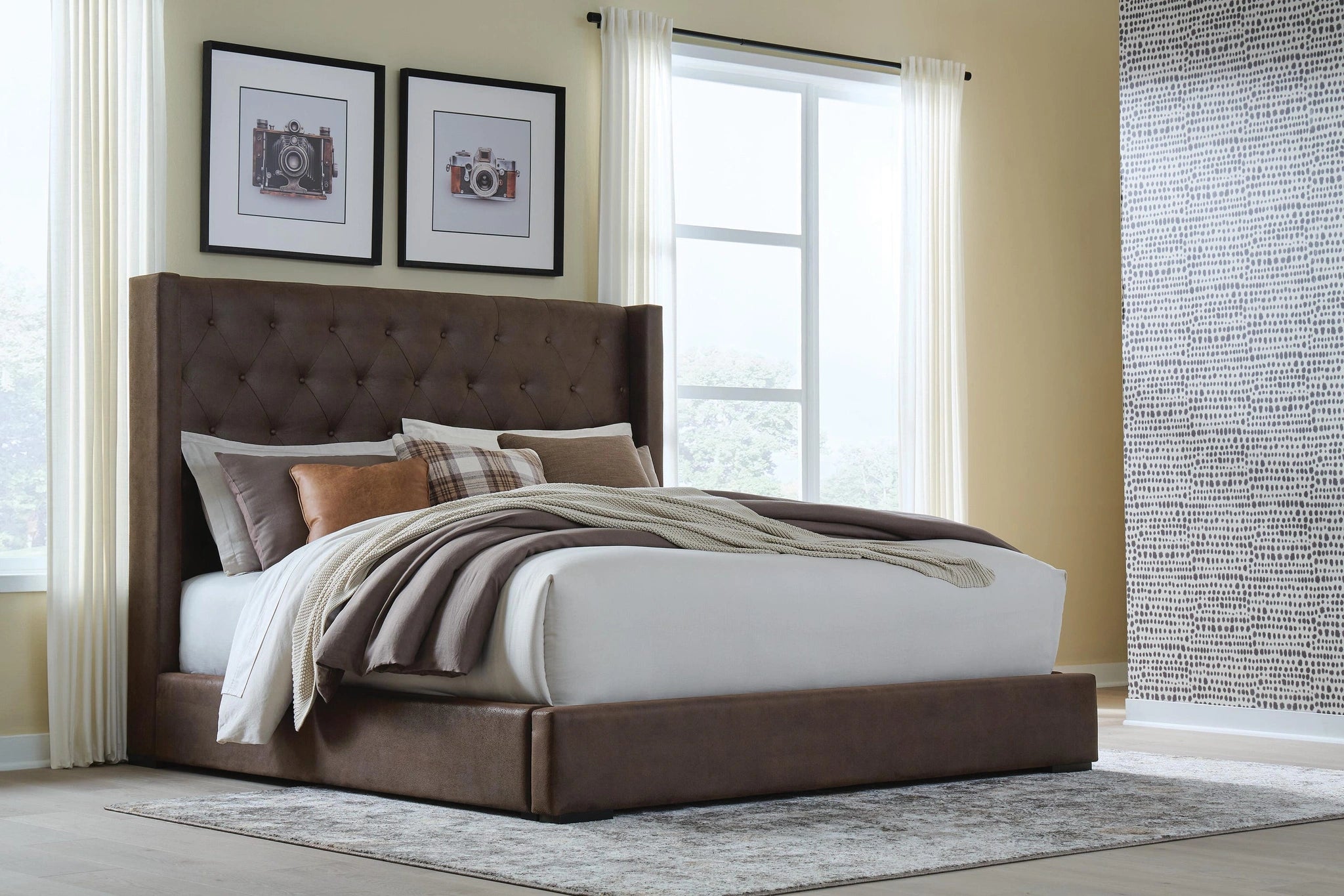 Lavernty Upholstered Storage Bed