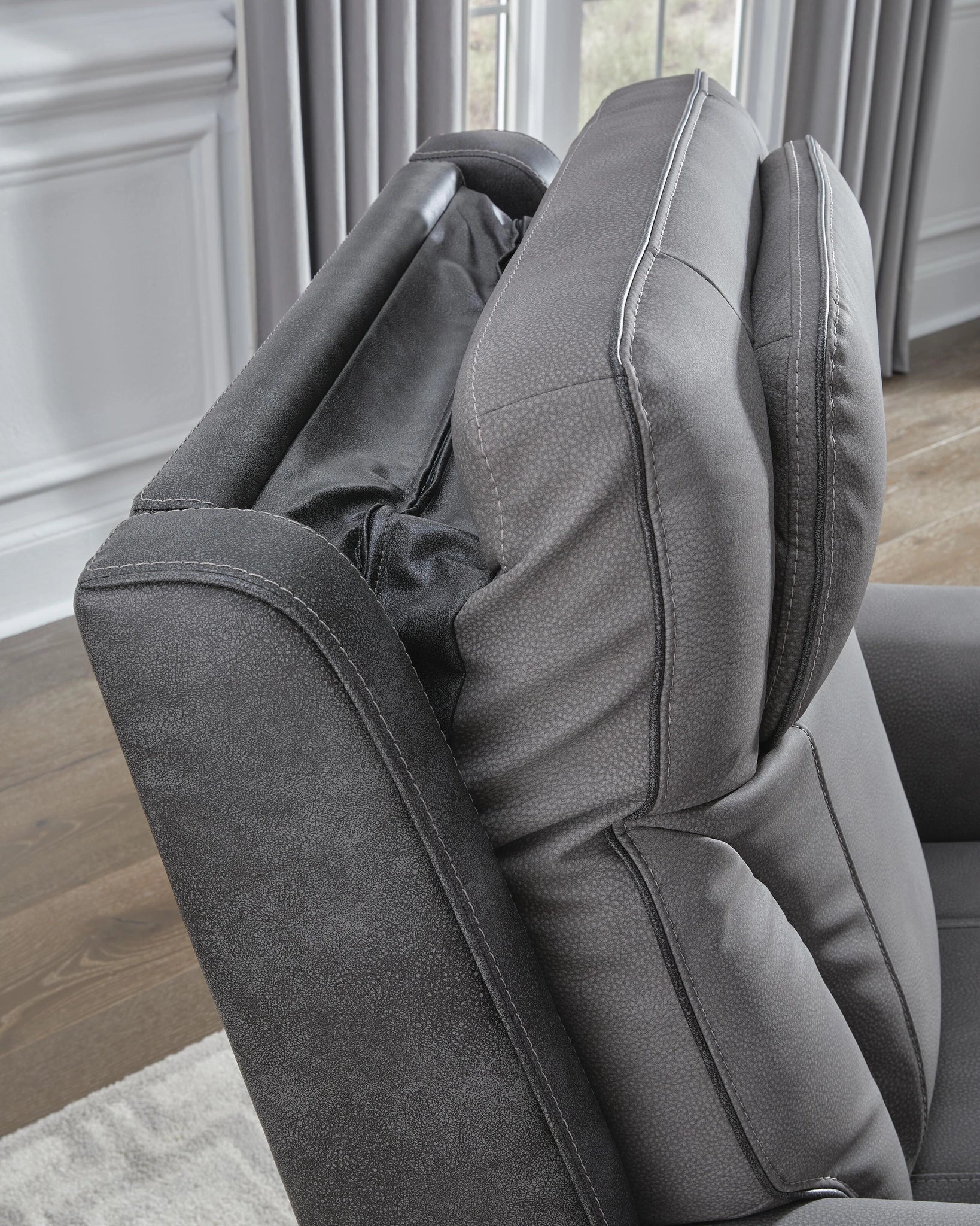 4Z-Peaceful Pause Power Lift Recliner